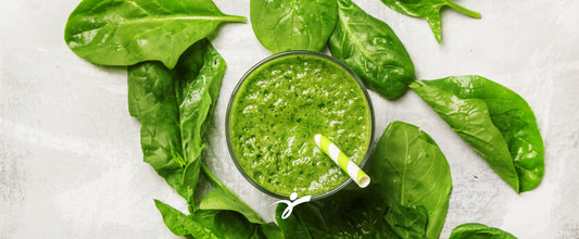 Batido de proteína verde con espinaca